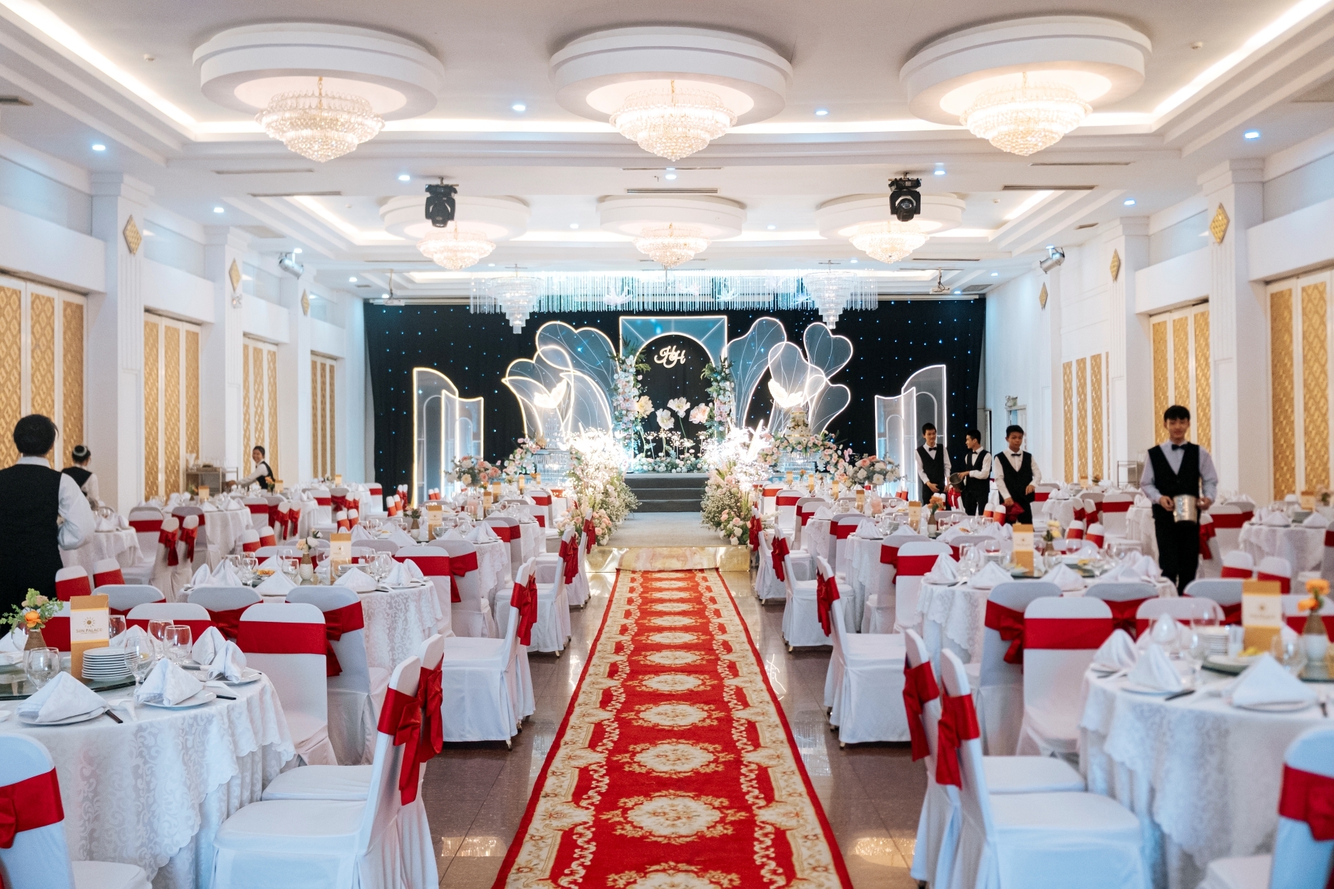 MẪU BACKDROP SÂN KHẤU CAO CẤP - PHONG CÁCH HIỆN ĐẠI & SANG TRỌNG - PHÙ HỢP TIỆC CƯỚI