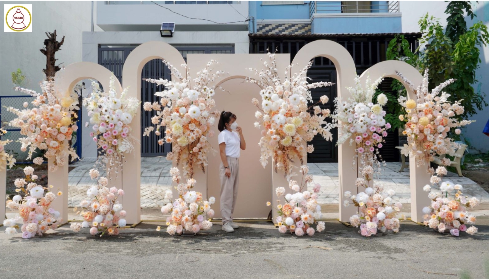 Background đám cưới tông kem