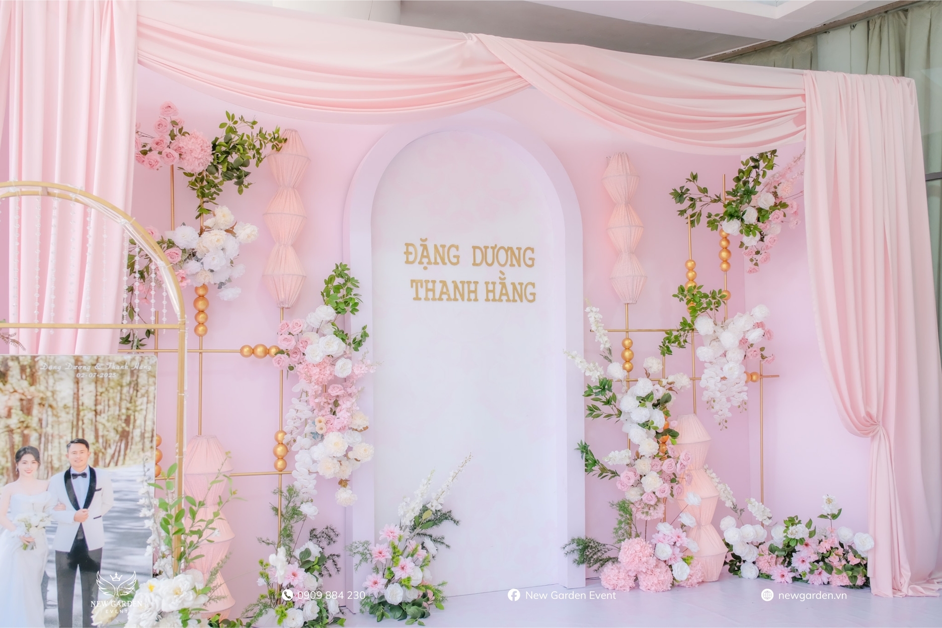 Mẫu Backdrop Tông Hồng Hot 2025