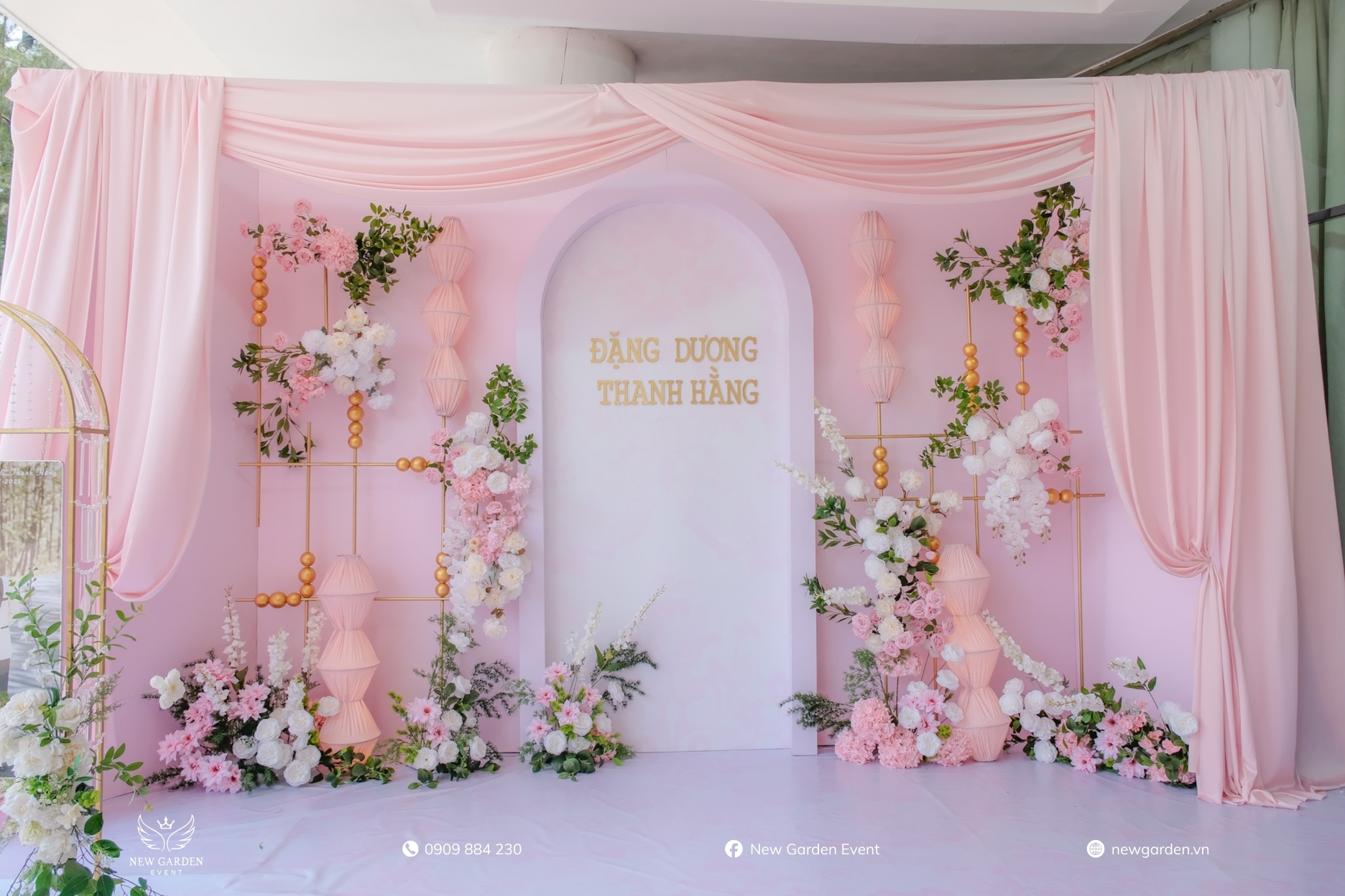 Mẫu Backdrop Tông Hồng Hot 2025