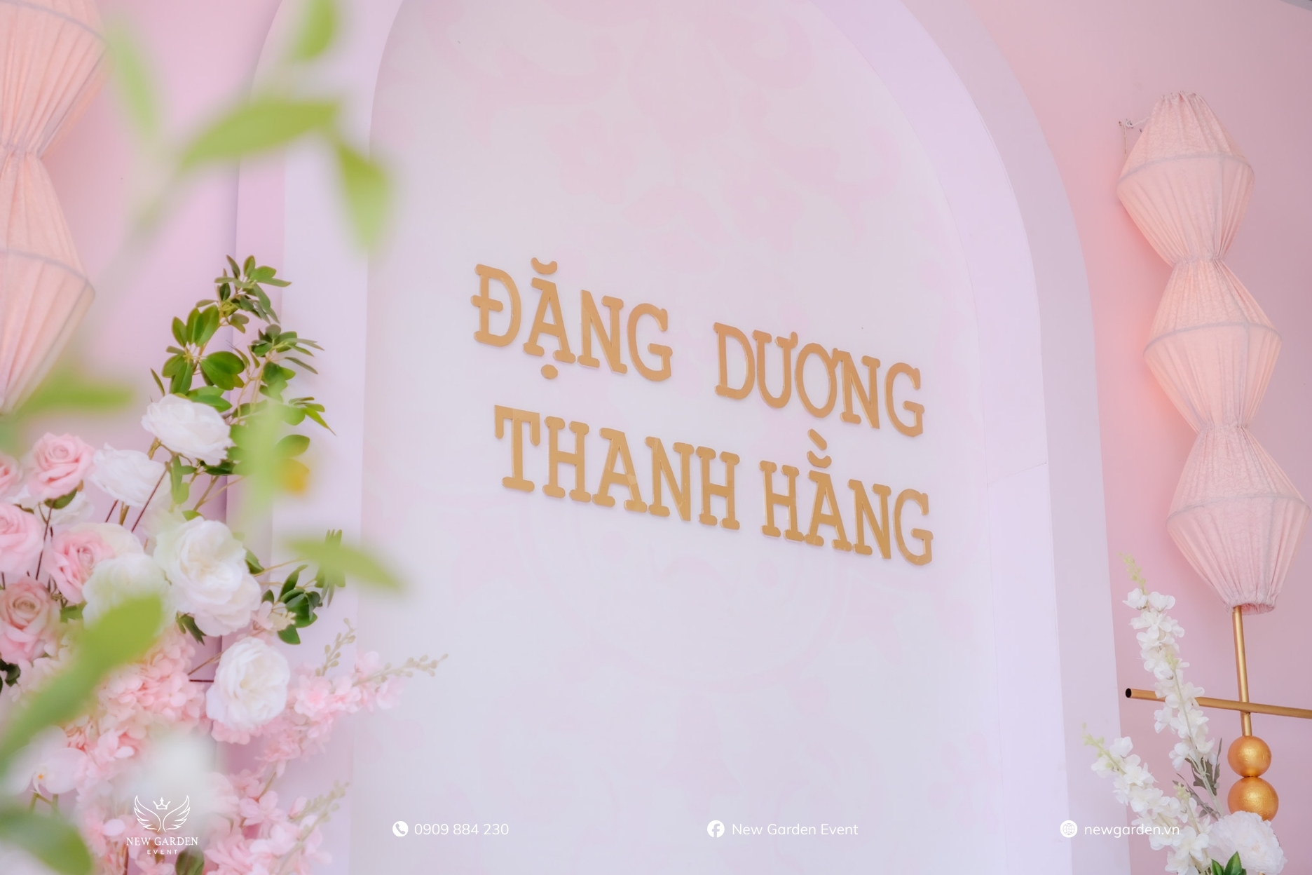 Mẫu Backdrop Tông Hồng Hot 2025