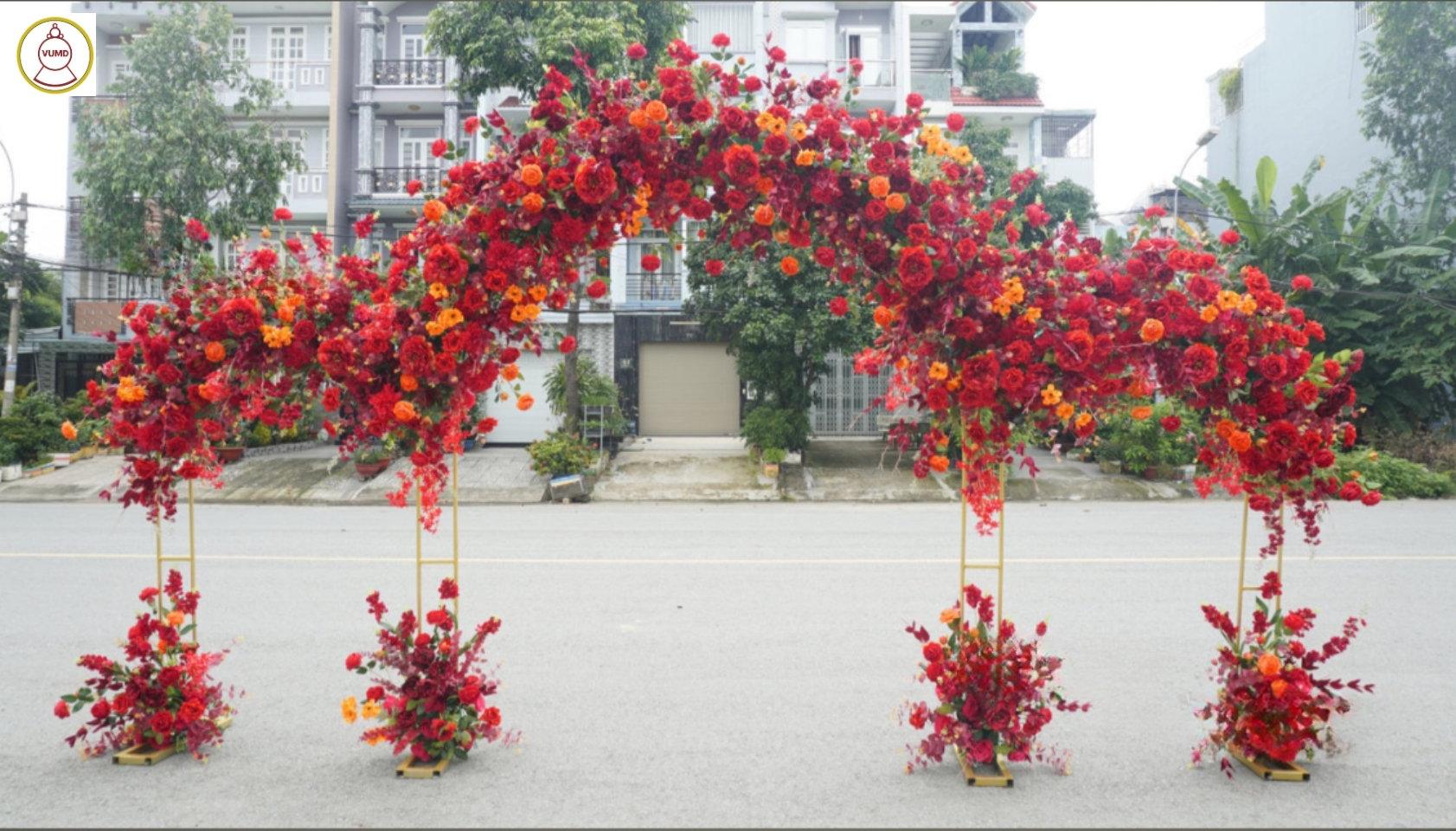 Cổng hoa đám cưới full đỏ