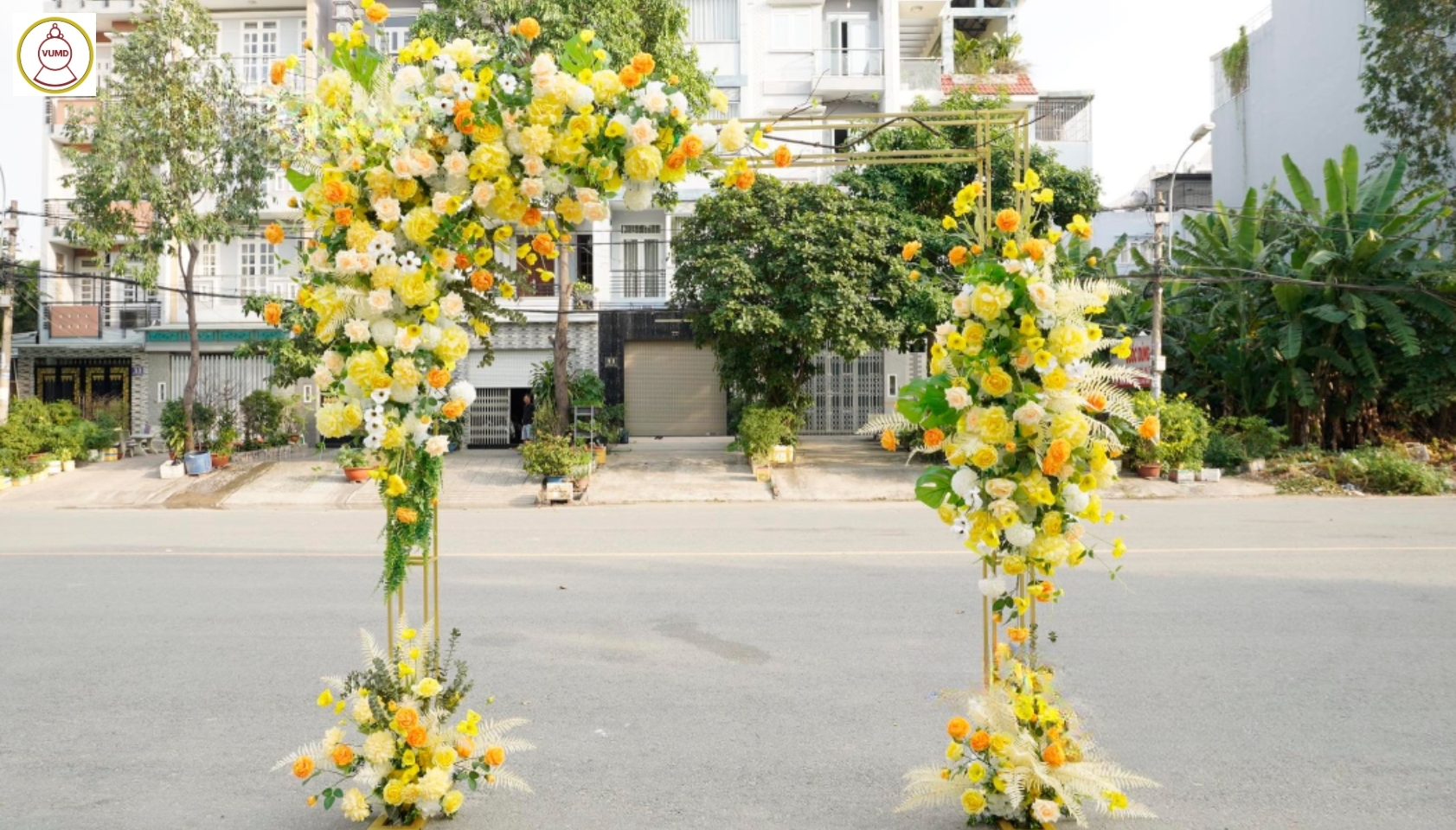 Cổng hoa tông vàng h2